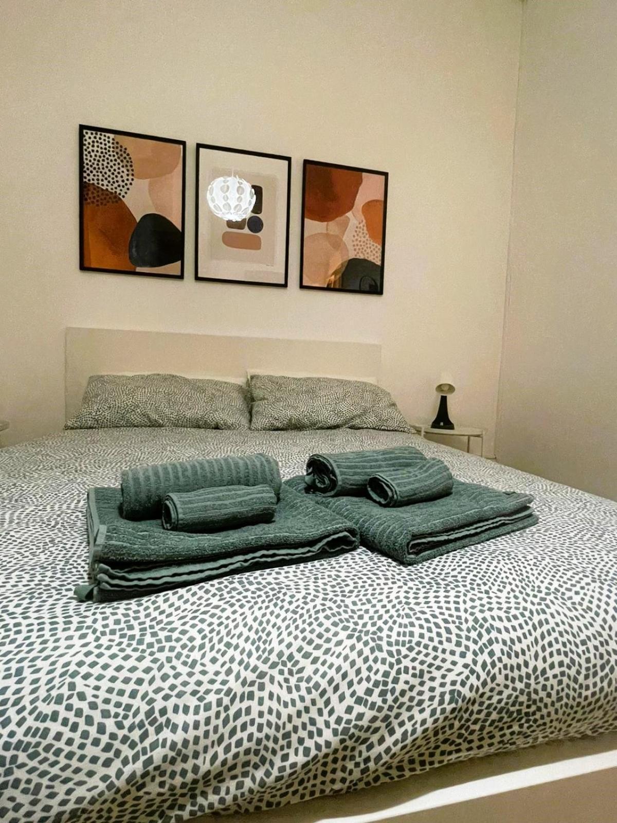 Olivuzza Rooms In Apartment Palermo Bagian luar foto