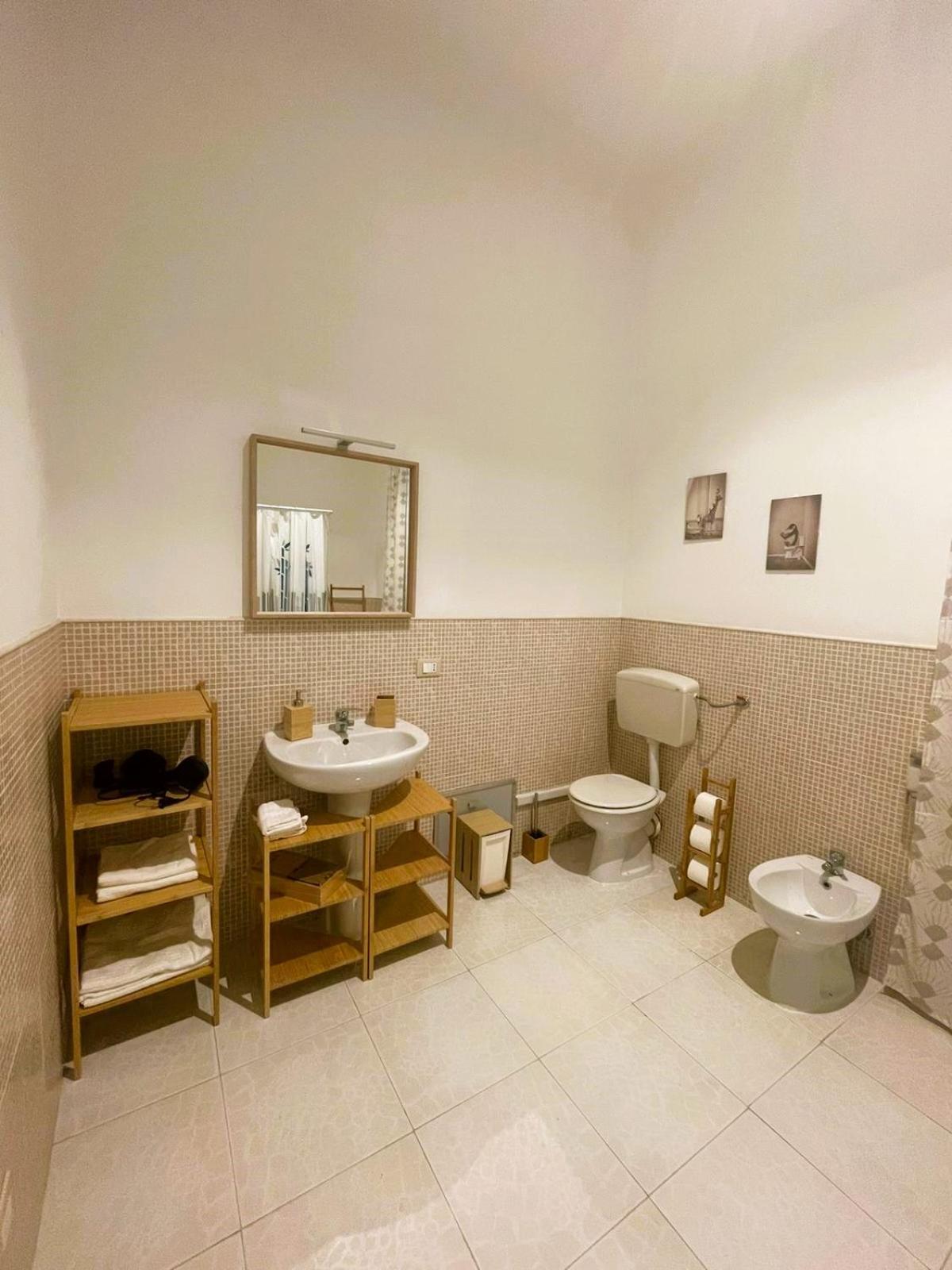 Olivuzza Rooms In Apartment Palermo Bagian luar foto