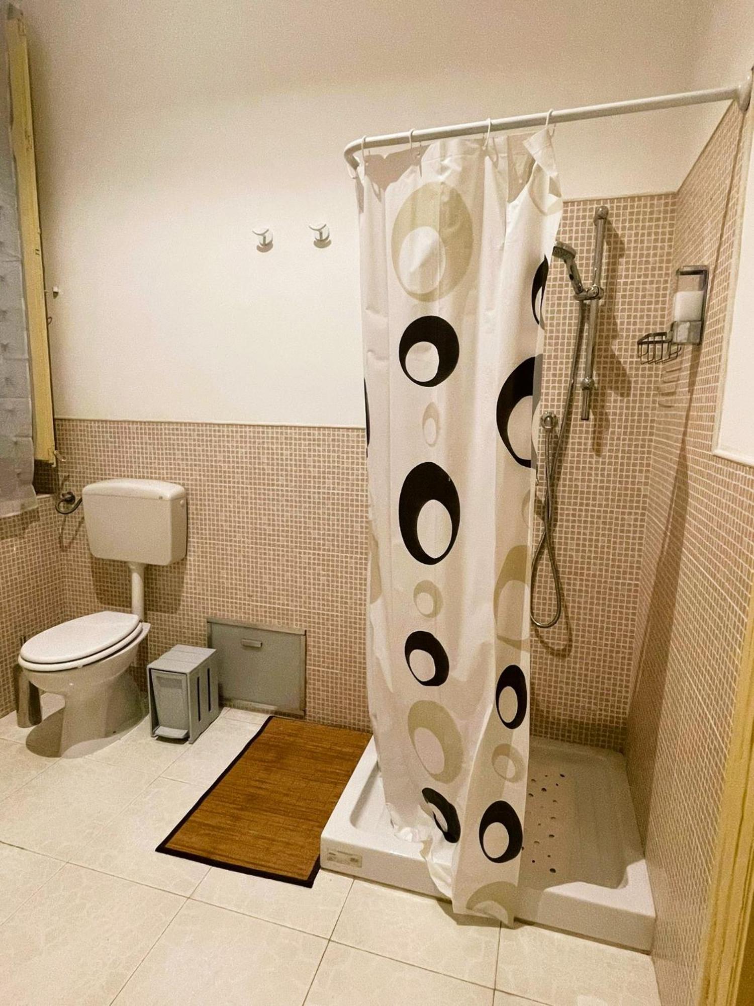 Olivuzza Rooms In Apartment Palermo Bagian luar foto