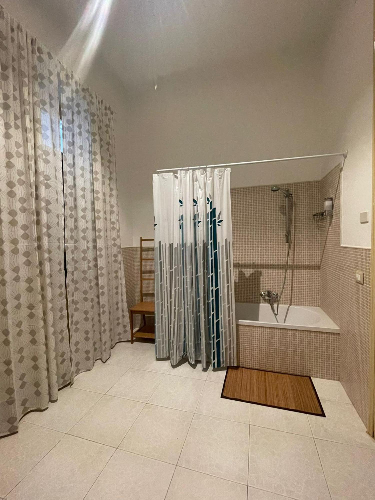 Olivuzza Rooms In Apartment Palermo Bagian luar foto